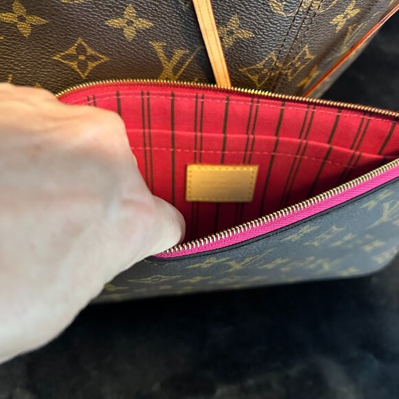 LV Neverfull Monogram Pouch - Picture 7 of 7